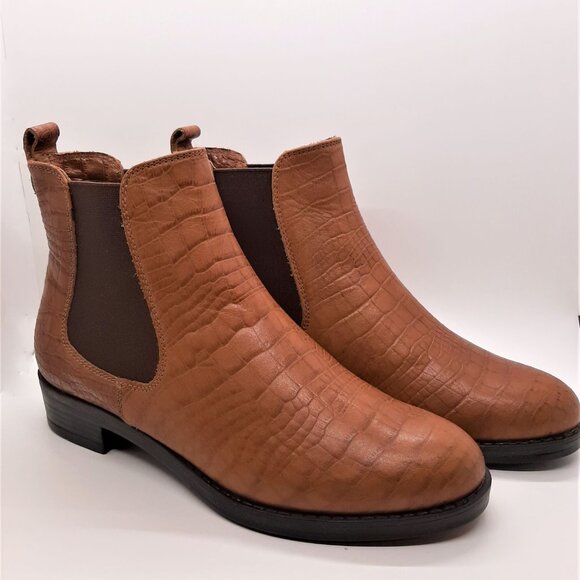 Brown Croco Flat Booties - Picture 3 of 7